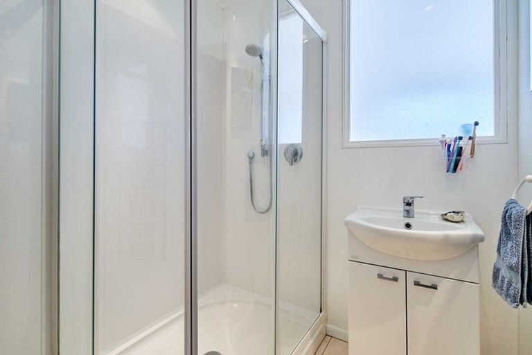 Photo of property in 5 Panorama Grove, Harbour View, Lower Hutt, 5010