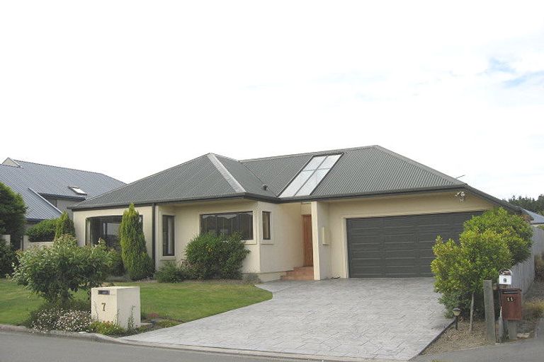 Photo of property in 7 Monterey Place, Parklands, Christchurch, 8083