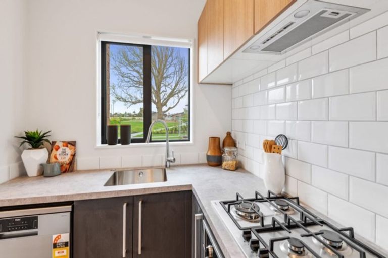 Photo of property in 37 Nganui Avenue, Takanini, 2112