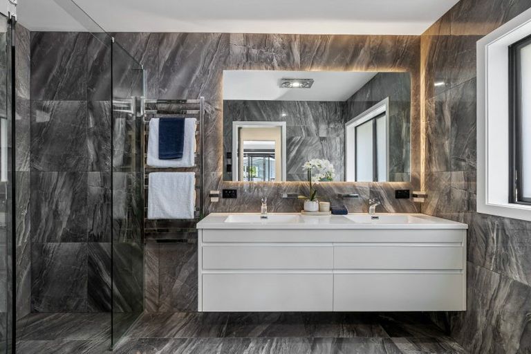 Photo of property in 4 Grovenor Drive, Orewa, 0931