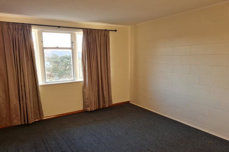 Photo of property in 66-68 Waihora Crescent, Waitangirua, Porirua, 5024