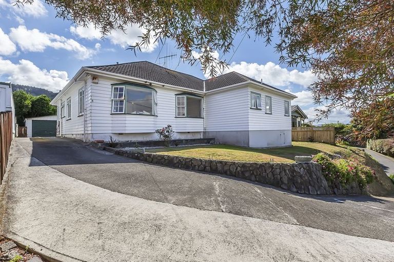 Photo of property in 8 Ngatitoa Street, Tawa, Wellington, 5028
