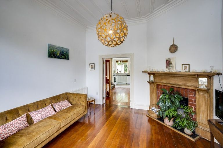 Photo of property in 2 Cameron Road, Bluff Hill, Napier, 4110