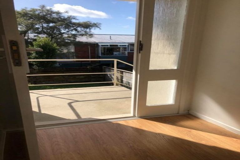 Photo of property in 1/84 Greenslade Crescent, Northcote, Auckland, 0627