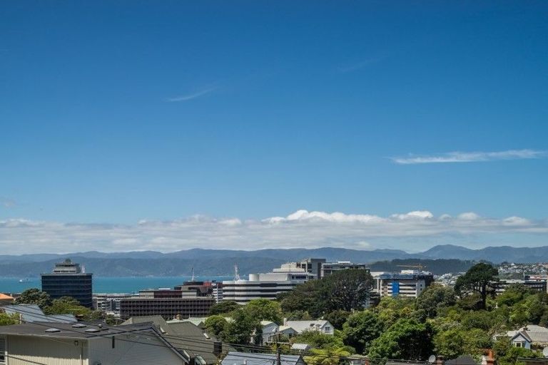Photo of property in 1 Upper Lewisville Terrace, Thorndon, Wellington, 6011