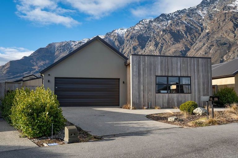Photo of property in 10 Ward Street, Jacks Point, Queenstown, 9371