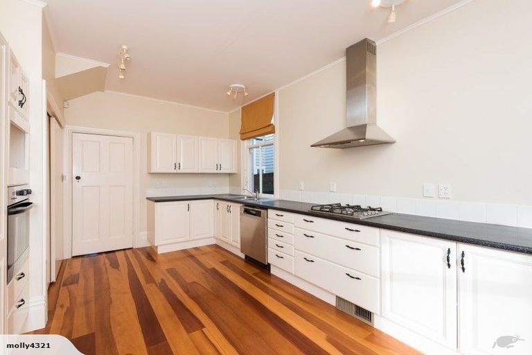 Photo of property in 57 Bolton Street, Kelburn, Wellington, 6012