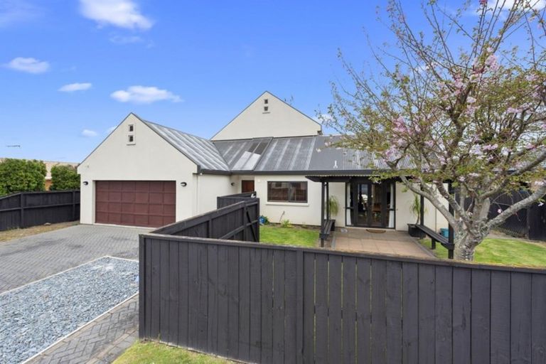 Photo of property in 15 Blairgowrie Place, Rototuna North, Hamilton, 3210