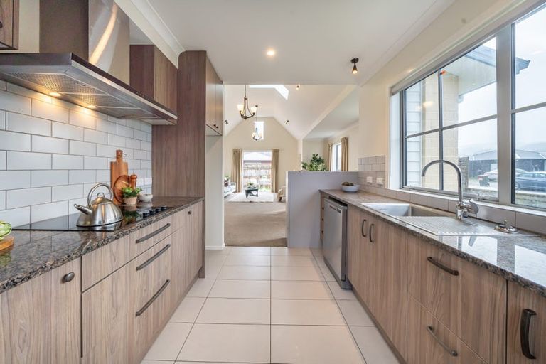 Photo of property in 1 Yeats Grove, Trentham, Upper Hutt, 5018