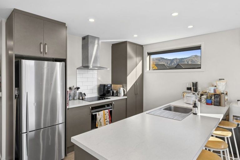 Photo of property in 5 Mount Creighton Crescent, Wanaka, 9305