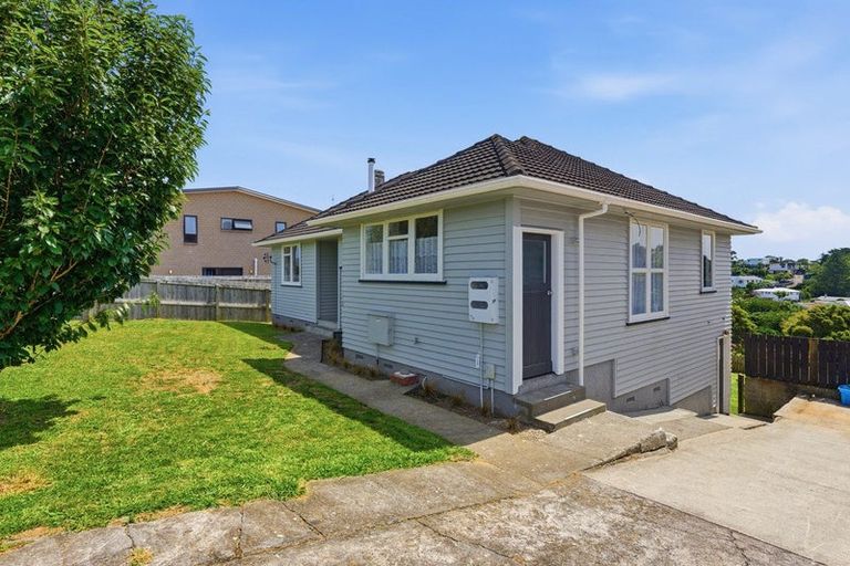 Photo of property in 19 Pukeori Street, Marfell, New Plymouth, 4310