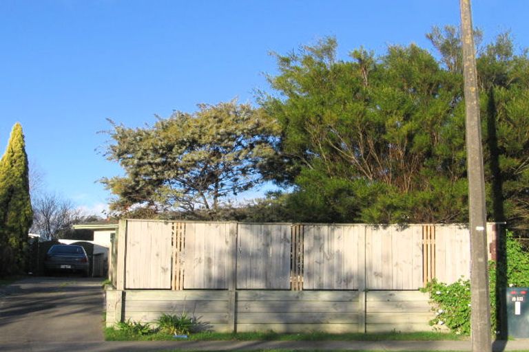 Photo of property in 27 Dunk Place, Milson, Palmerston North, 4414