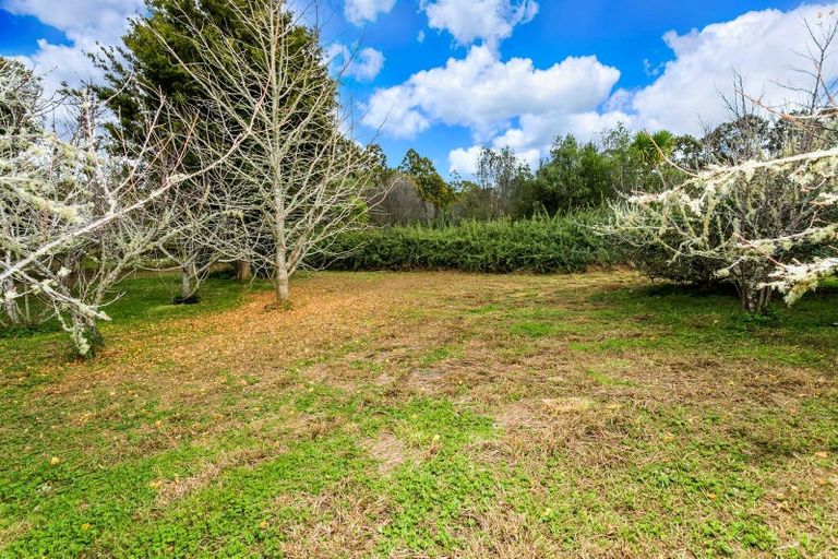 Photo of property in 76 Awa Road, Kumeu, 0891