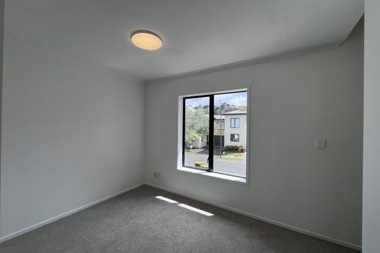 Photo of property in 4 Barnea Circle, Glen Eden, Auckland, 0602