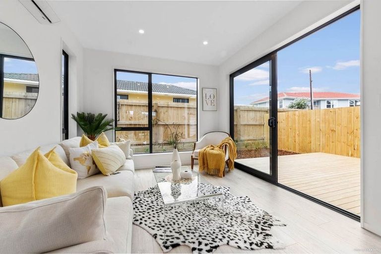 Photo of property in 7d Queen Mary Avenue, New Lynn, Auckland, 0600