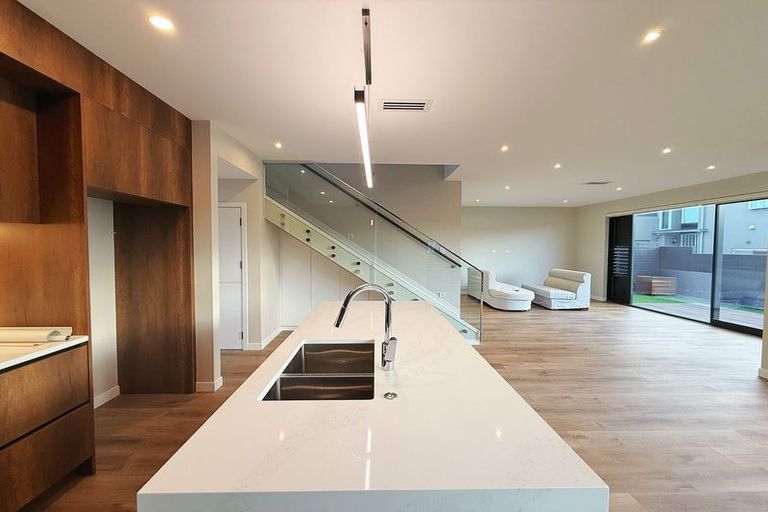 Photo of property in 30b Selwyn Road, Cockle Bay, Auckland, 2014