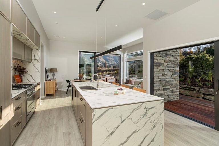 Photo of property in 9 Kamana Rise, Wanaka, 9382