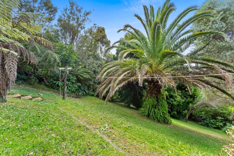 Photo of property in 1/813 East Coast Road, Northcross, Auckland, 0630