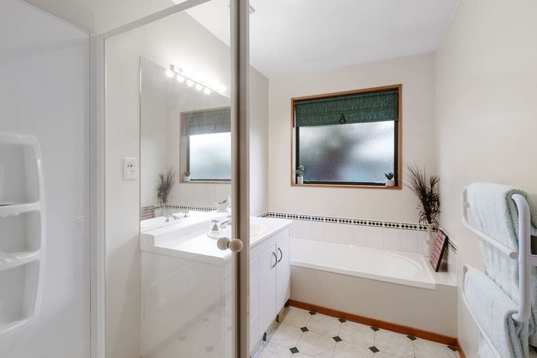 Photo of property in 6 Empress Place, Halswell, Christchurch, 8025