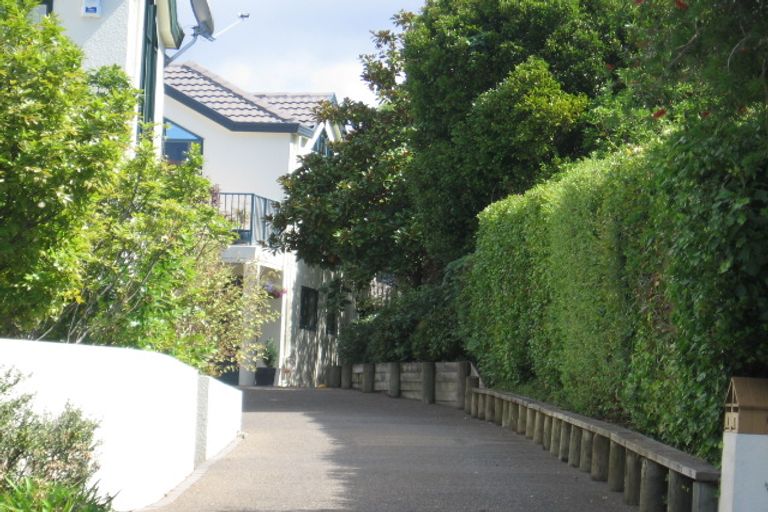 Photo of property in 1/9 Miri Road, Rothesay Bay, Auckland, 0630