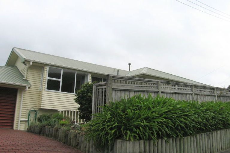 Photo of property in 19 Woodstock Terrace, Tawa, Wellington, 5028