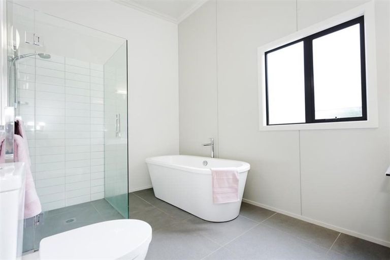 Photo of property in 24 Centennial Avenue, Helensburgh, Dunedin, 9010