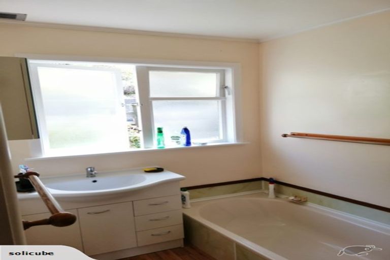 Photo of property in 32 Arapiko Street, Johnsonville, Wellington, 6037