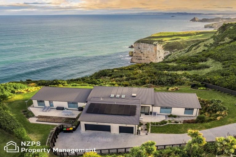 Photo of property in 49 Highgrove, Saint Clair, Dunedin, 9012