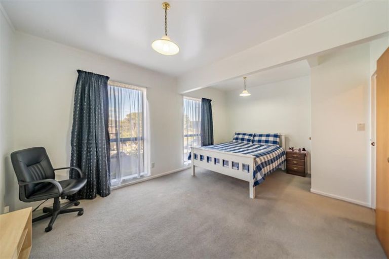 Photo of property in 10 Ordley Grove, Tawa, Wellington, 5028