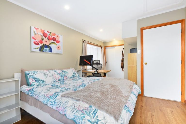 Photo of property in 2/4 Miriam Corban Heights, Henderson, Auckland, 0612