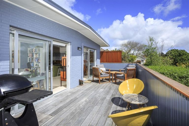 Photo of property in 3/100 Aberdeen Road, Campbells Bay, Auckland, 0620