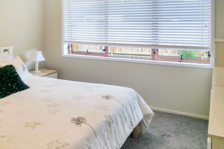 Photo of property in 1/3 Papatahi Place, Henderson, Auckland, 0610