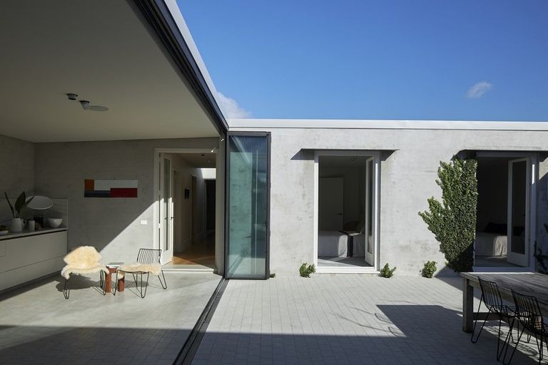 Photo of property in 13 Oxford Terrace, Devonport, Auckland, 0624