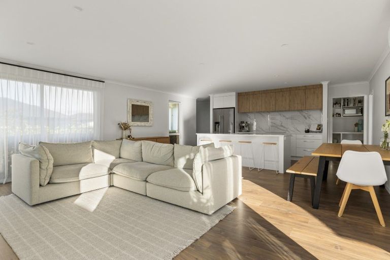 Photo of property in 4 Raynor Crescent, Pyes Pa, Tauranga, 3112