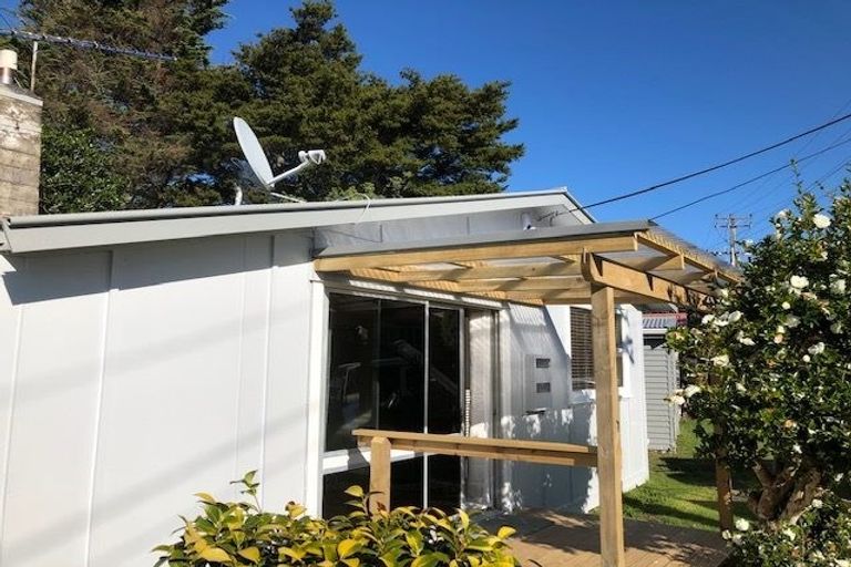 Photo of property in 65 Tane Road, Laingholm, Auckland, 0604