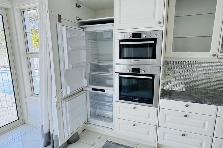 Photo of property in 12 Snowdon Road, Fendalton, Christchurch, 8052