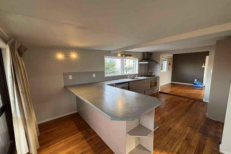 Photo of property in 1/56 Roberts Road, Glenfield, Auckland, 0629