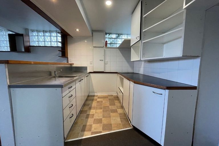 Photo of property in 9 Joshua Place, Weymouth, Auckland, 2103