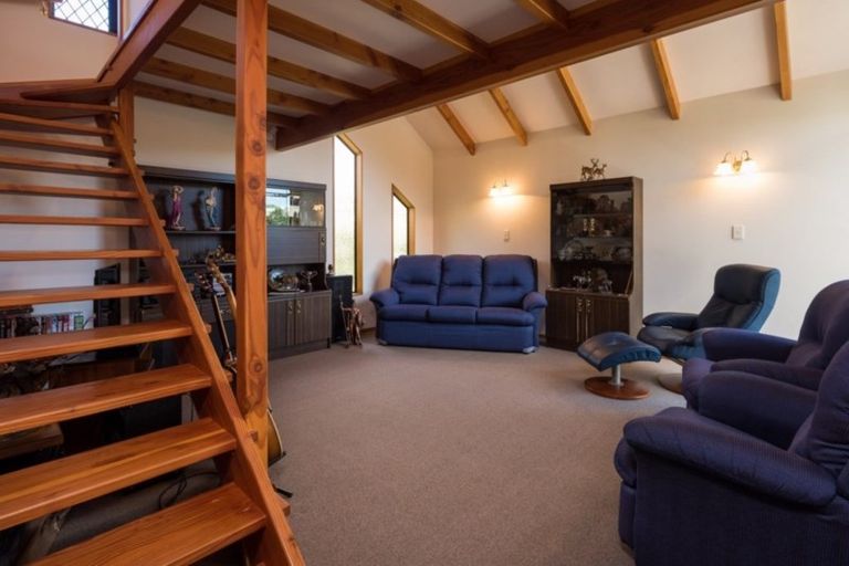 Photo of property in 18 Moana View Road, Waikawa, Picton, 7220