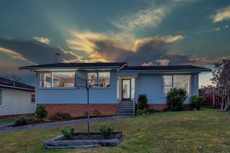 Photo of property in 6 Thornlow Street, Glendene, Auckland, 0602