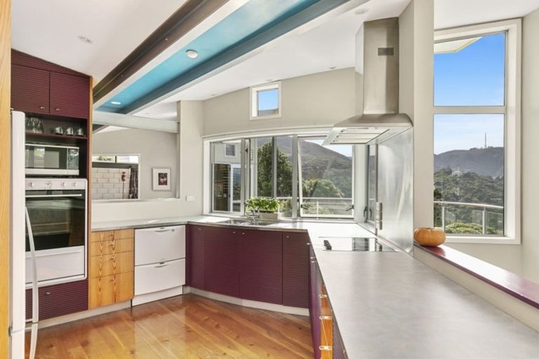 Photo of property in 5 Cavalry Close, Crofton Downs, Wellington, 6035