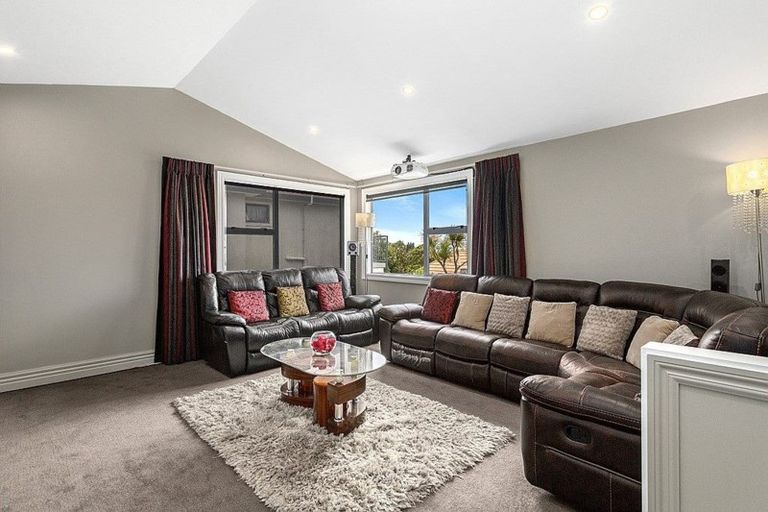 Photo of property in 2/150 Tirohanga Road, Tirohanga, Lower Hutt, 5010