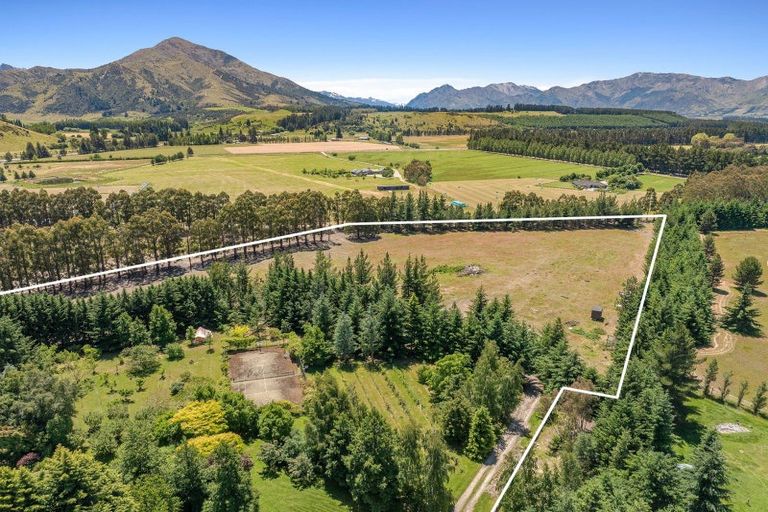 Photo of property in 124 Horseshoe Bend Drive, Albert Town, Wanaka, 9382