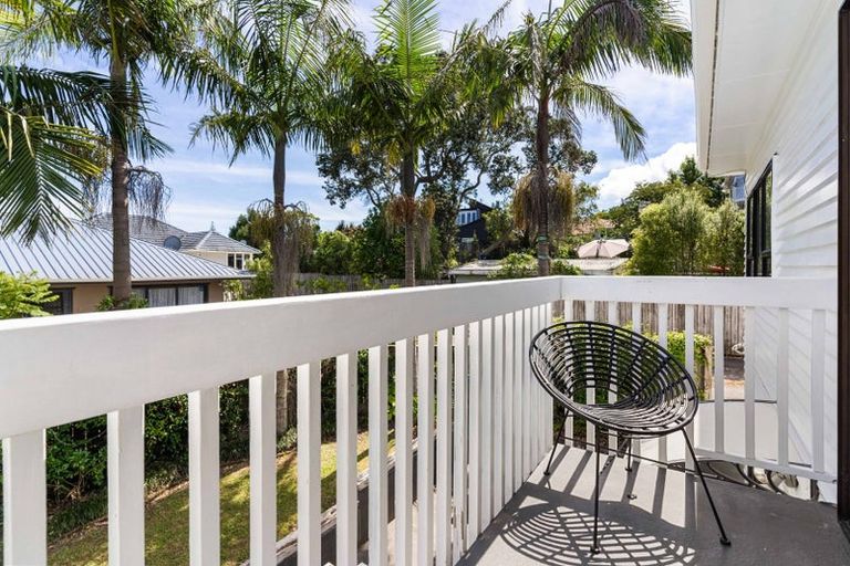 Photo of property in 21 Fraser Road, Narrow Neck, Auckland, 0624