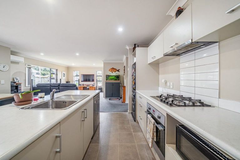 Photo of property in 5 Poppy Watts Grove, Stokes Valley, Lower Hutt, 5019