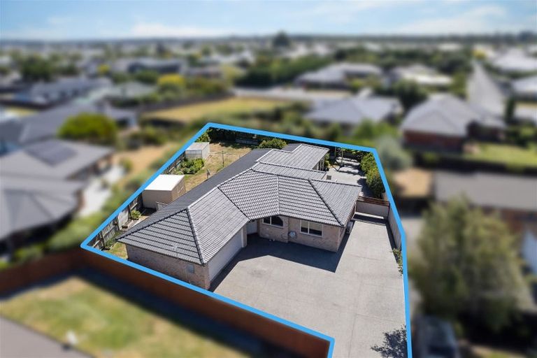 Photo of property in 37 Campion Place, Rolleston, 7614