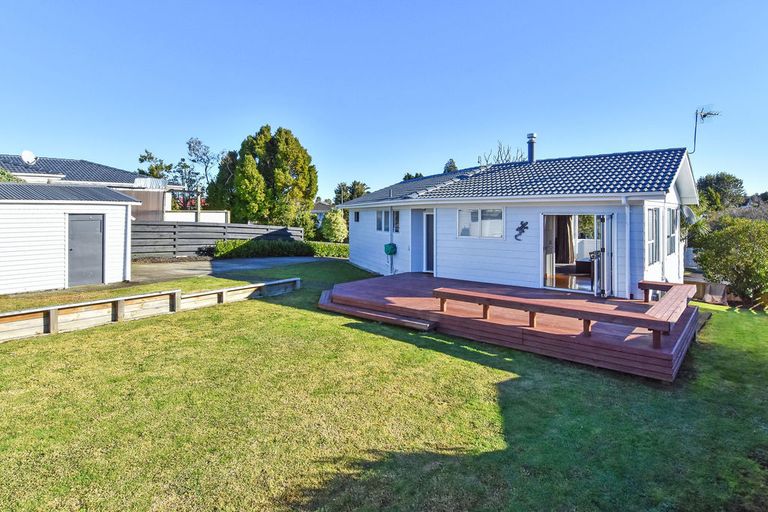 Photo of property in 6 Leatham Crescent, Opaheke, Papakura, 2113