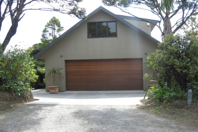 Photo of property in 39 Te Ahuahu Road, Piha, New Lynn, 0772