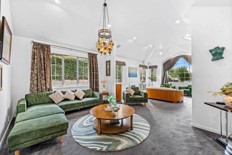 Photo of property in 52 Rising Parade, Fairview Heights, Auckland, 0632