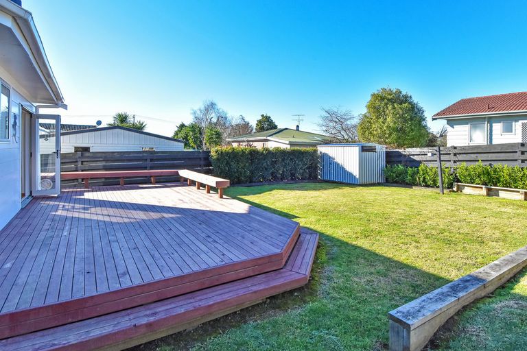 Photo of property in 6 Leatham Crescent, Opaheke, Papakura, 2113